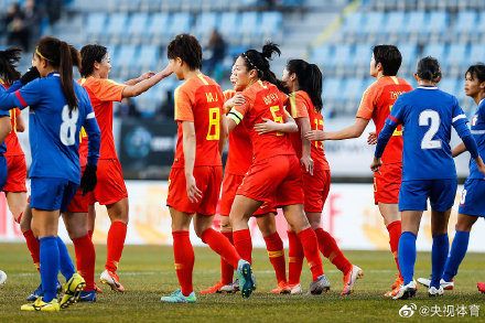 中国女足半场1-0
